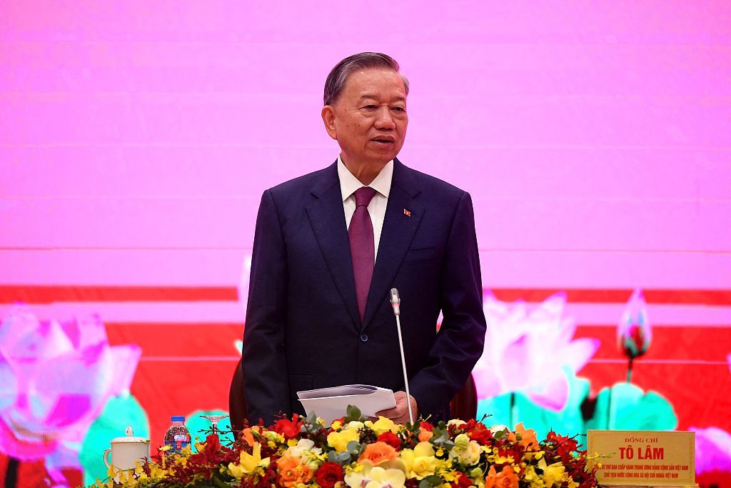 越共中央总书记苏林抵达北京