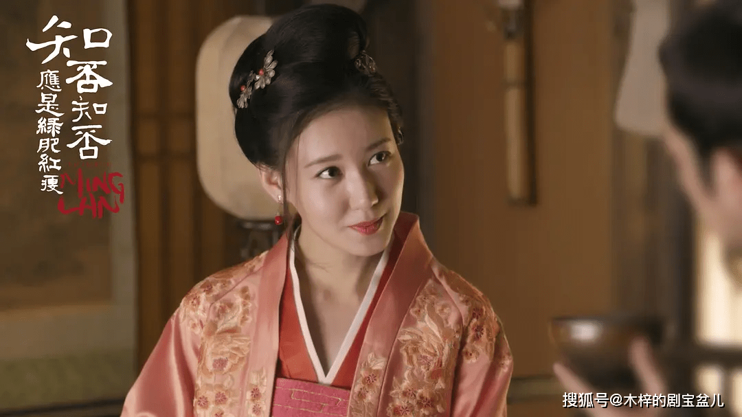 老包跪嫂视频，我看了三遍才咂摸出点味儿来
