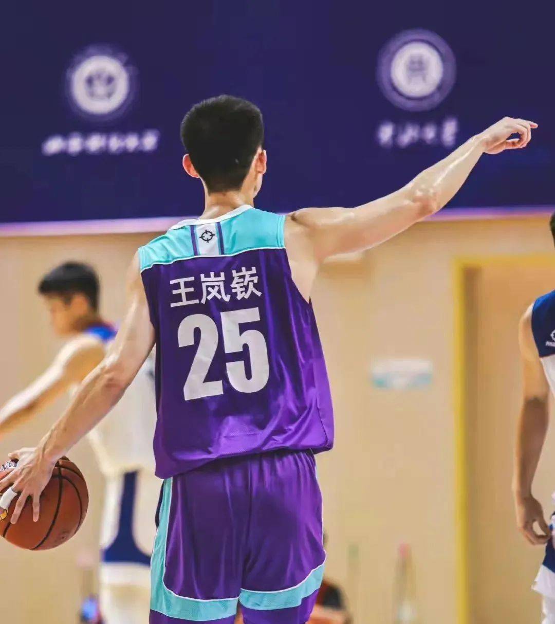CBA选秀状元王岚嵚，身高与篮球梦想的交响曲