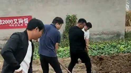 农村365第一次发视频，一部手机，一亩田，意外拍出了乡亲们最真实的样子